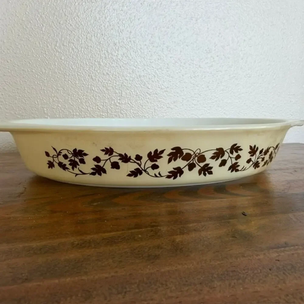 Vintage Pyrex Golden Acorn Oval Casserole Dish 1.5qt