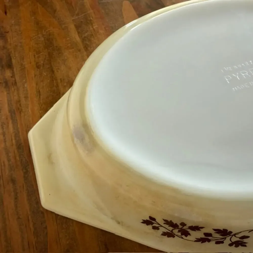 Vintage Pyrex Golden Acorn Oval Casserole Dish 1.5qt