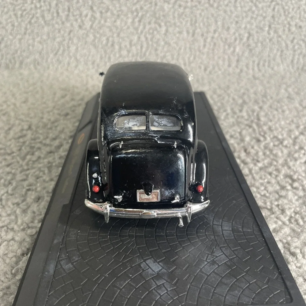 Signature display case