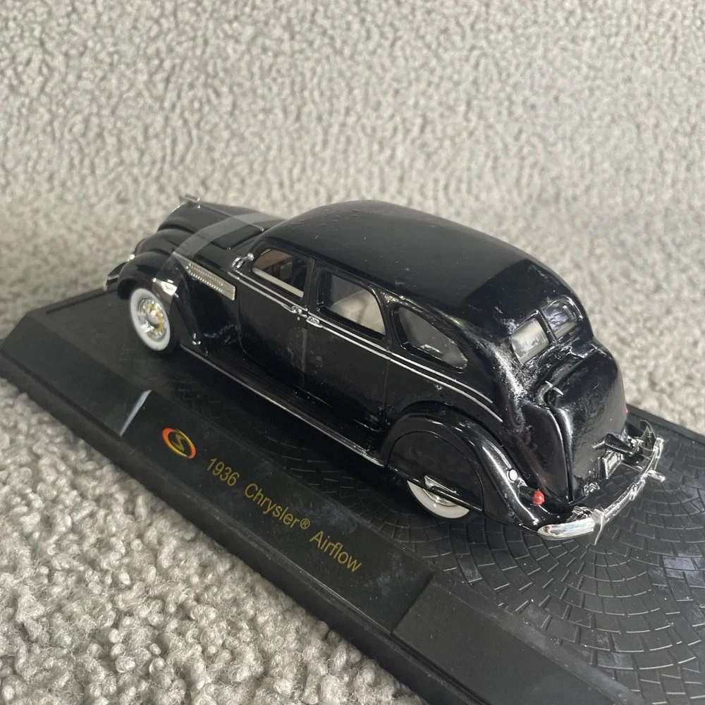 Signature display case