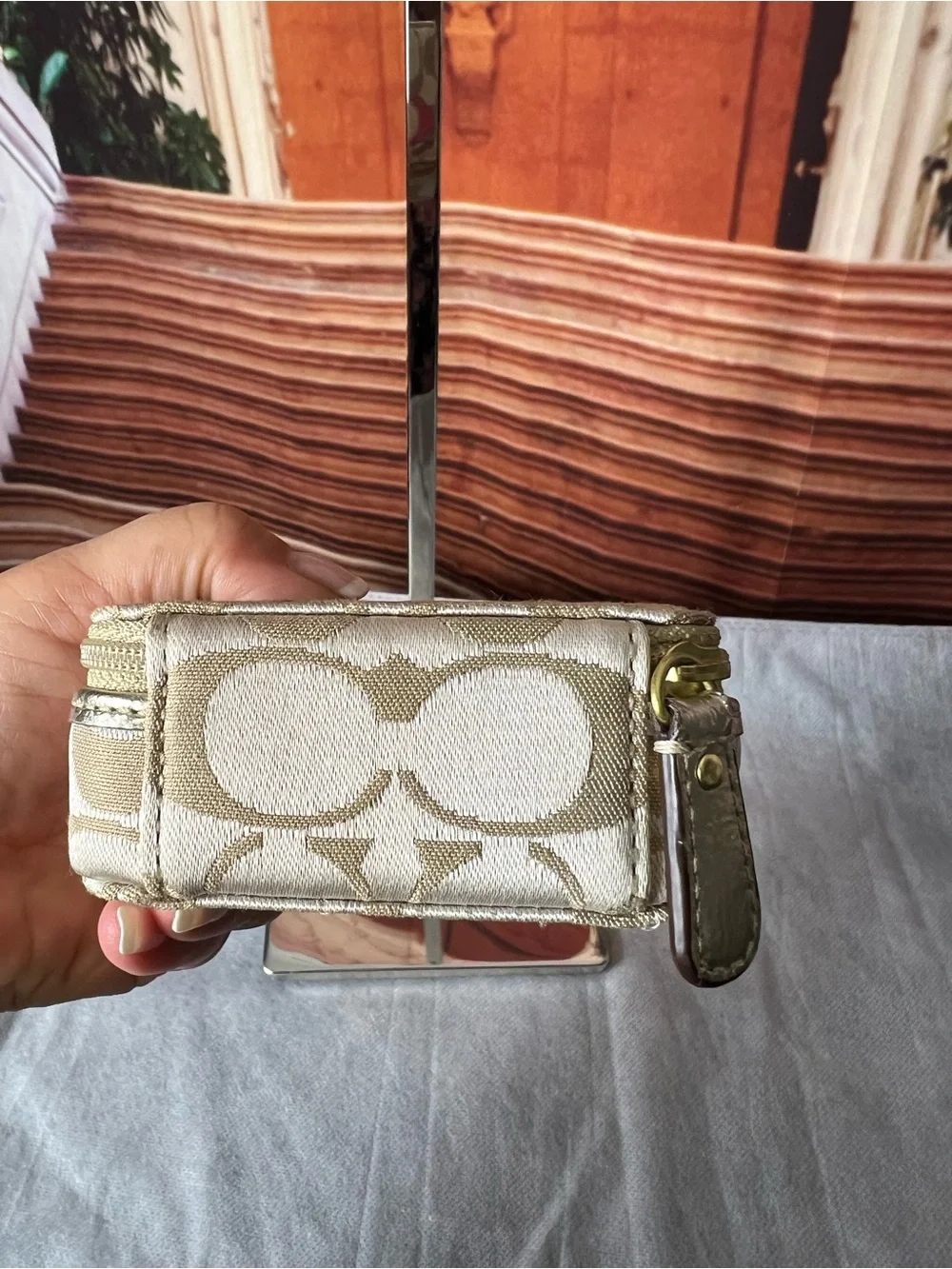 Coach compact zip