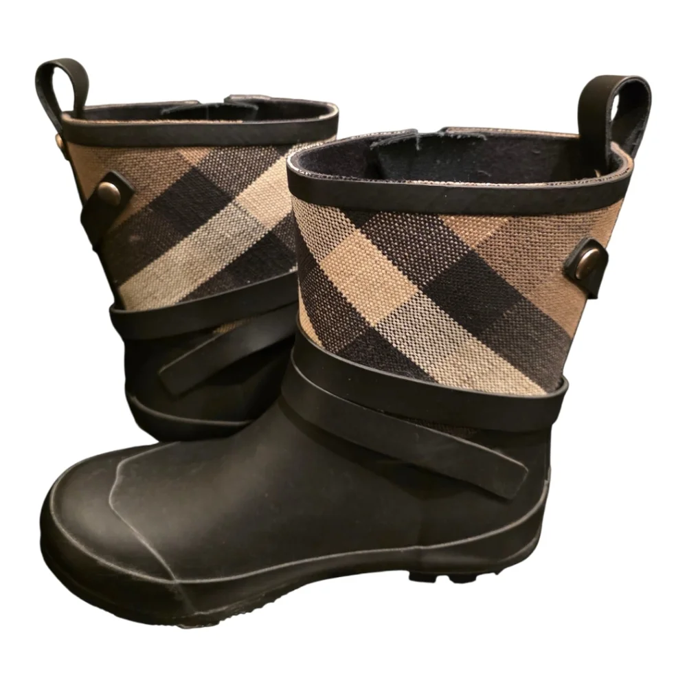 Burberry holloway buckle