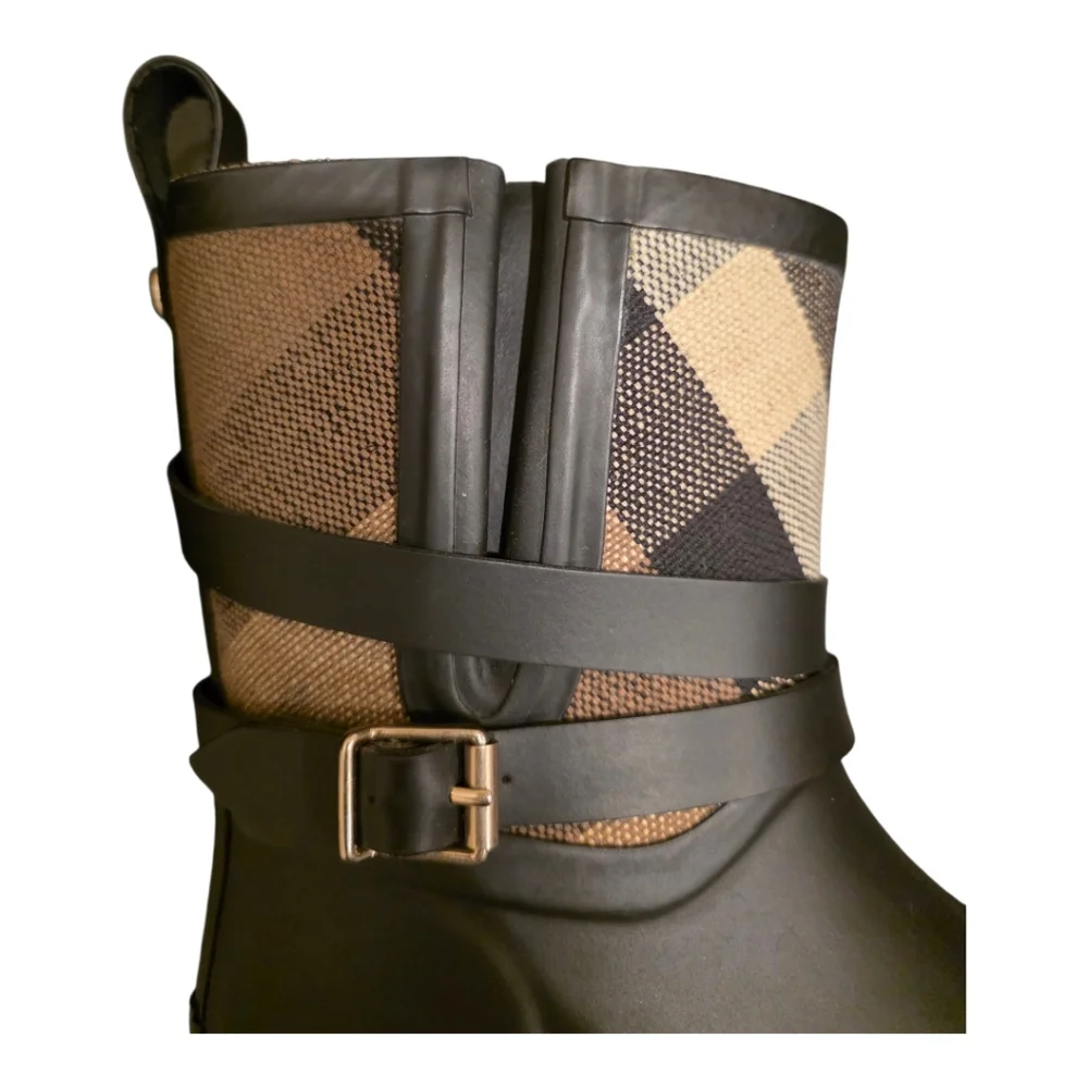 Burberry holloway buckle
