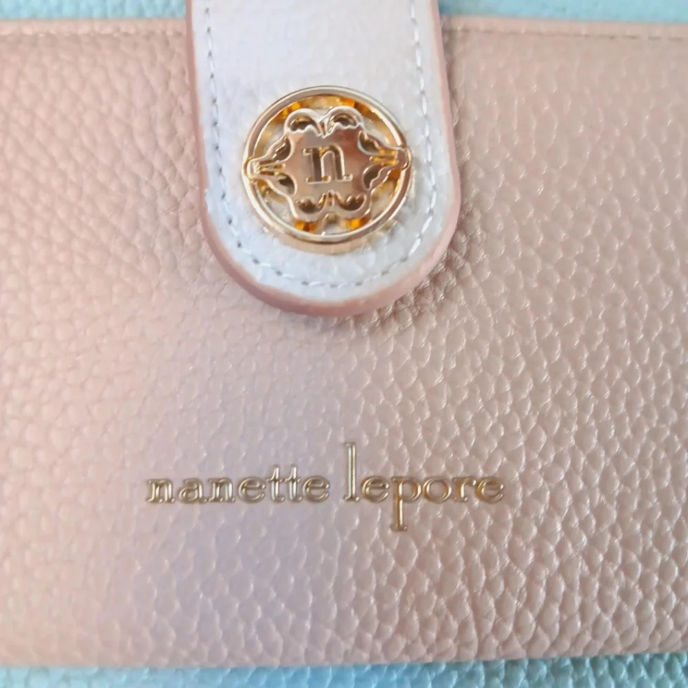 Nanette Lepore Wristlet Clutch Wallet | EUC | Mint & Cream