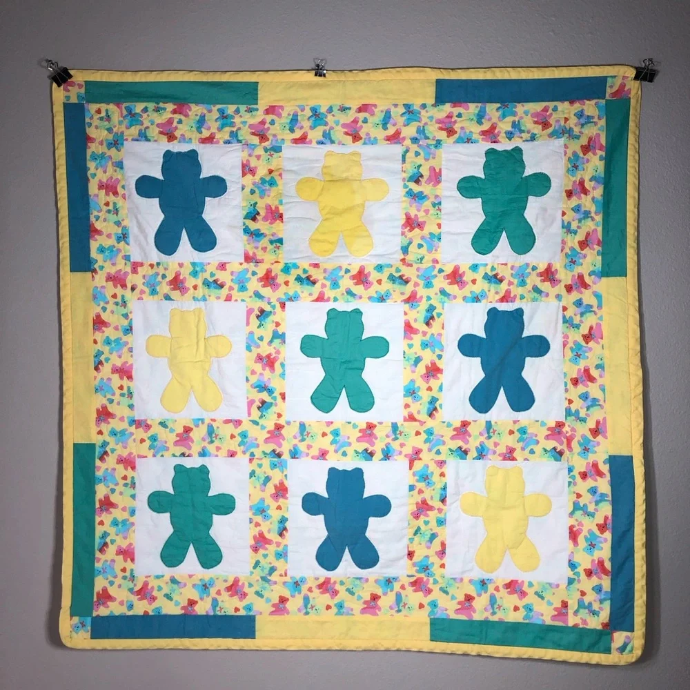 Vintage Grandma Hand Made Patchwork Teddy Bears & Rainbow Bears Cute Crib Quilt‎