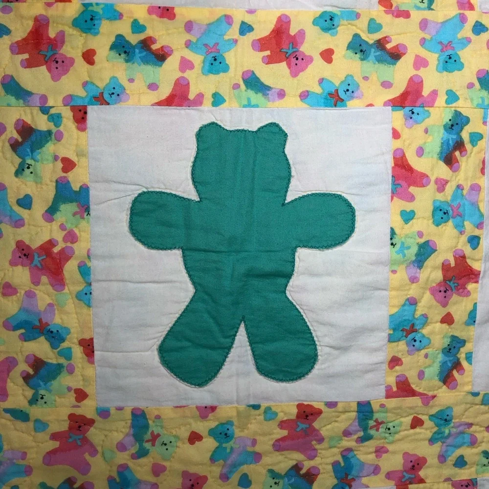 Vintage Grandma Hand Made Patchwork Teddy Bears & Rainbow Bears Cute Crib Quilt‎