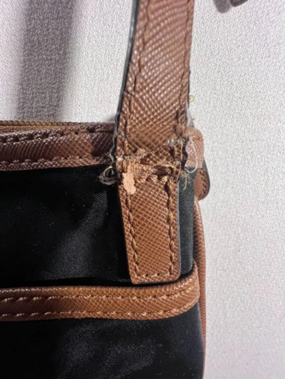 EXPRESS black faux leather crossbody pink‎ lining inside