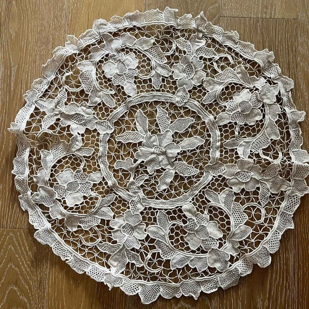 Source Unknown crochet tabletop