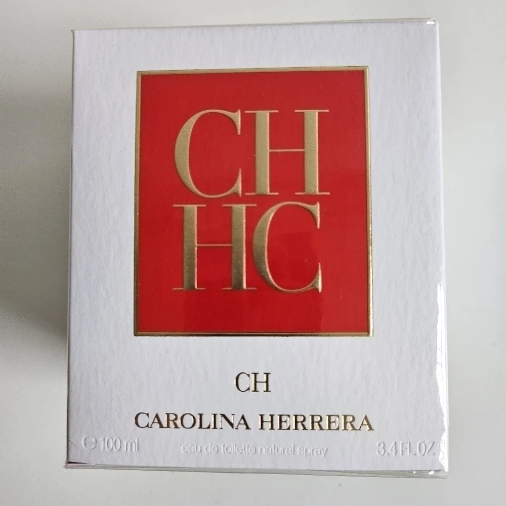 Carolina Herrera details carolina