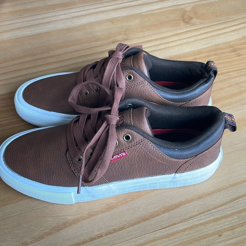 NEW in‎ Box! Levi Men's Alpine Brown Sneaker