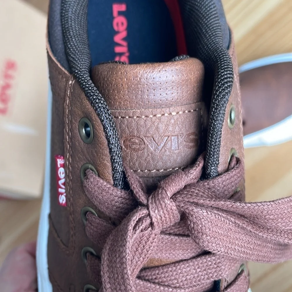 NEW in‎ Box! Levi Men's Alpine Brown Sneaker