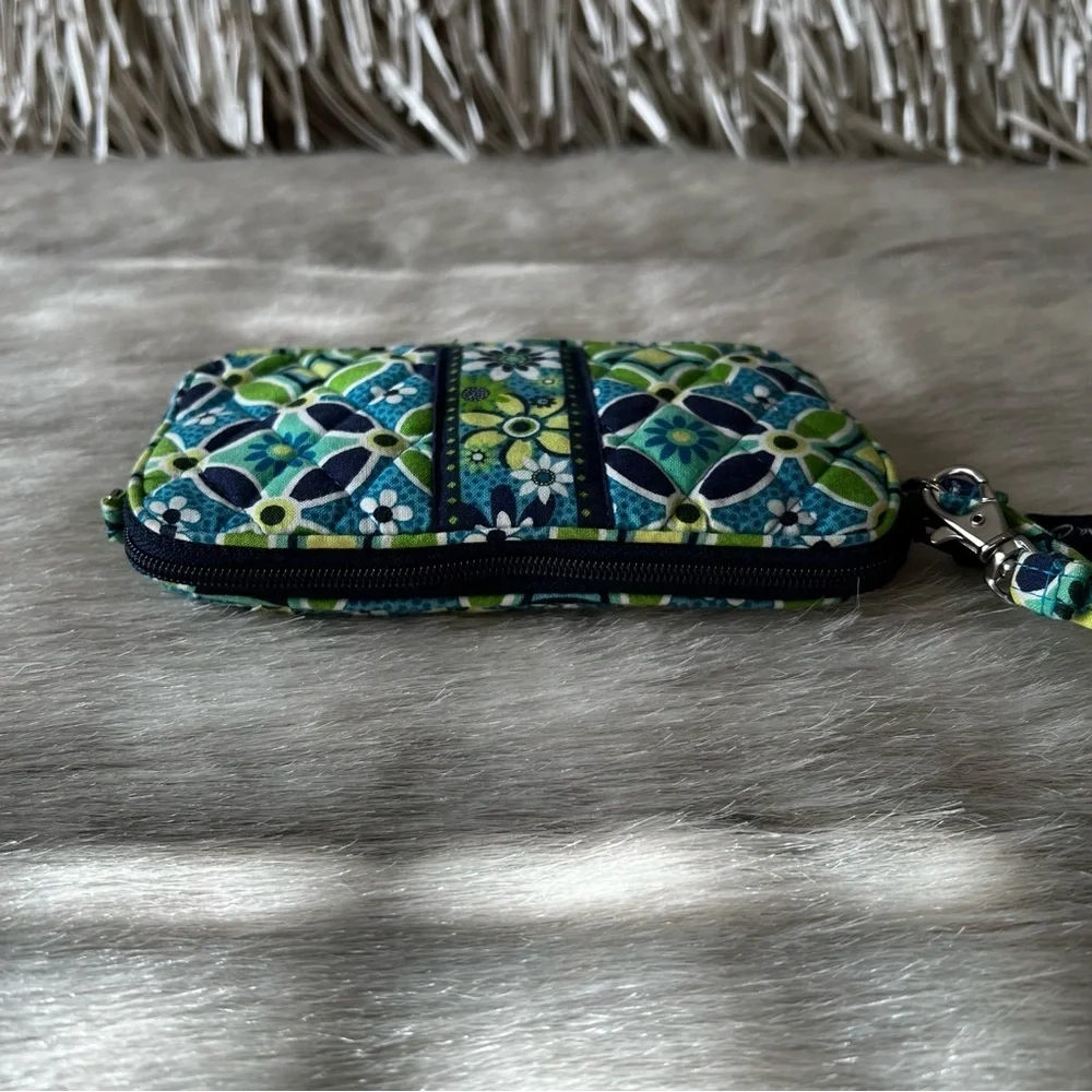 VERA BRADLEY Daisy Daisy 2008 Wristlet Lippie USA Pouch Zipper Green Blue Floral