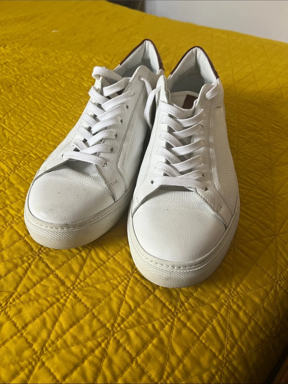 White leather minimalist leather sneakers