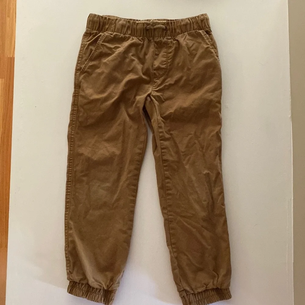 Old Navy Jogger Style Elastic Waist Khakis (Kids 6/7)