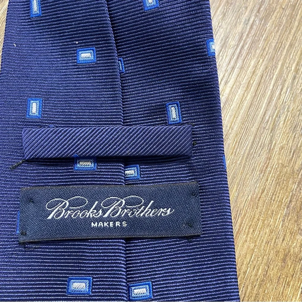 Brooks Brothers navy elevate tie