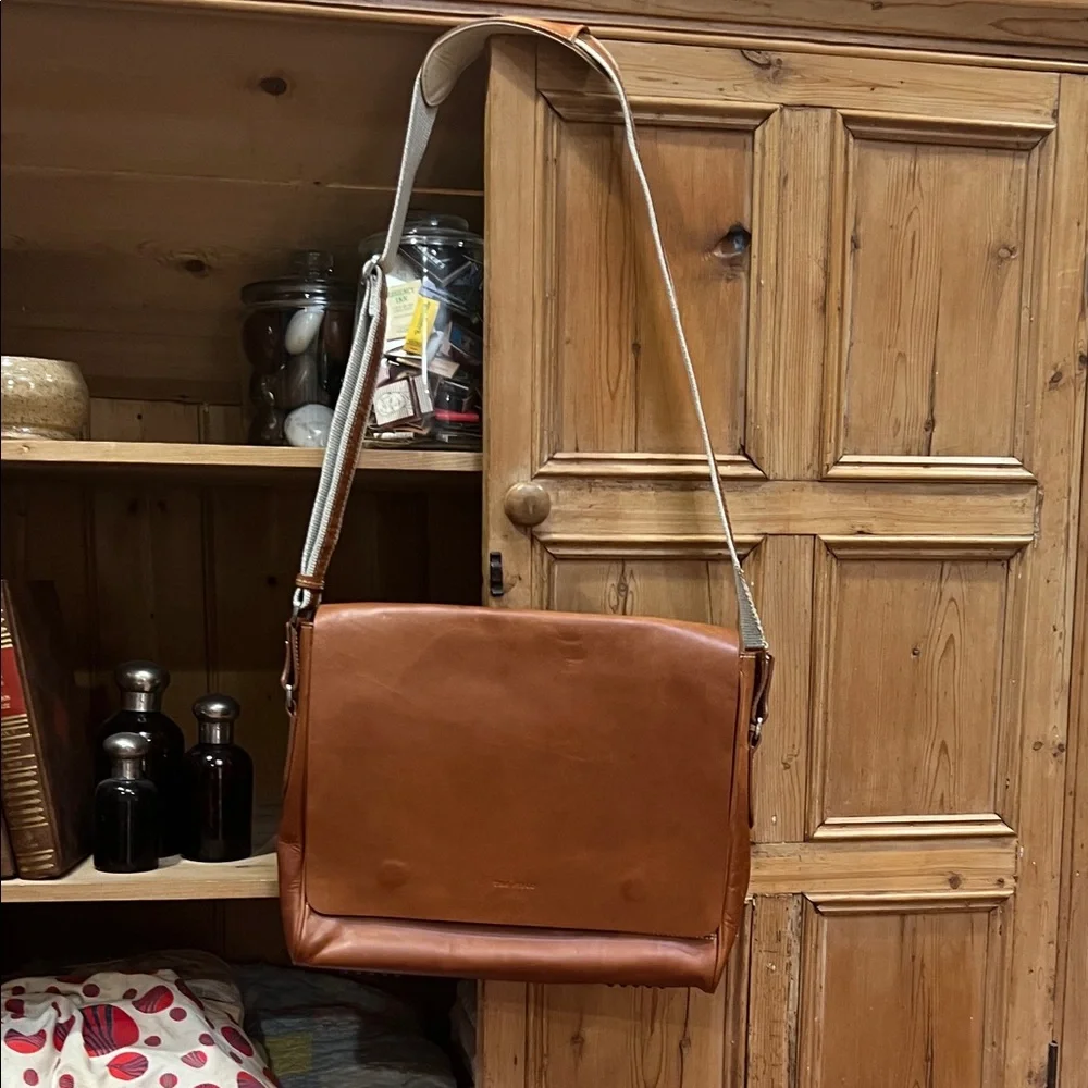 The Field San Francisco Leather Messenger Bag