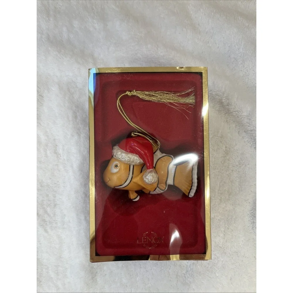 Lenox Disney  Showcase Collection Pixar  Nemo Finds Christmas 2004!