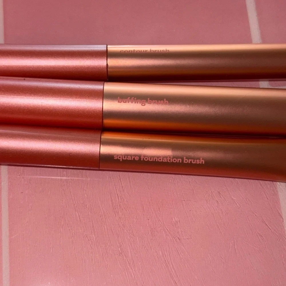 Real Techniques finish highlighter aluminum