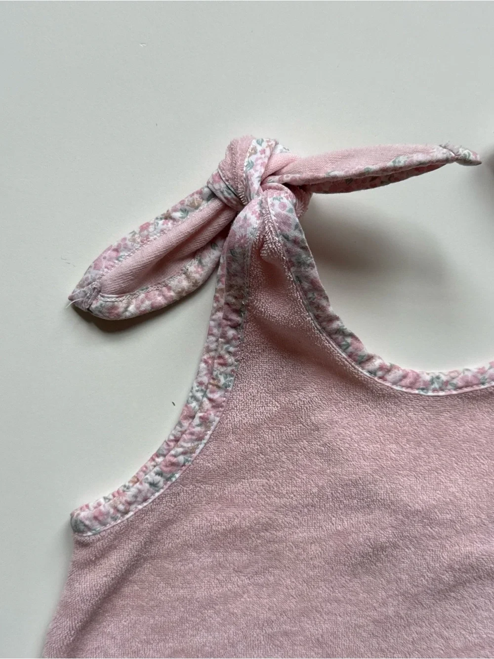 Minnow knot features fabric