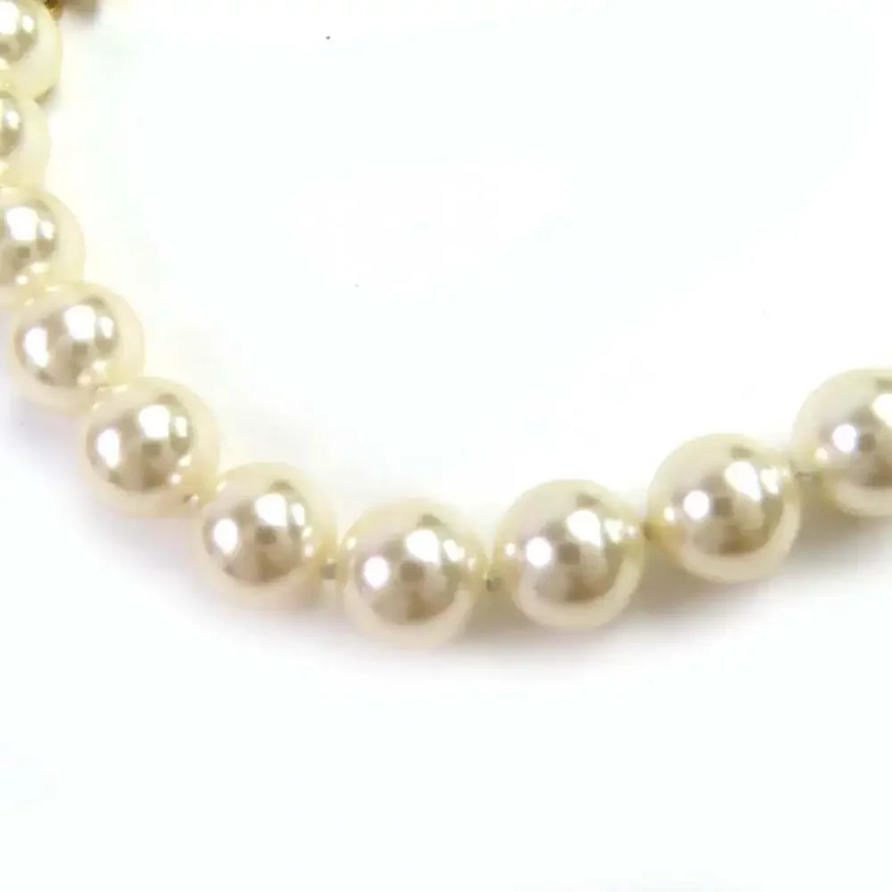 CHANEL white pearl