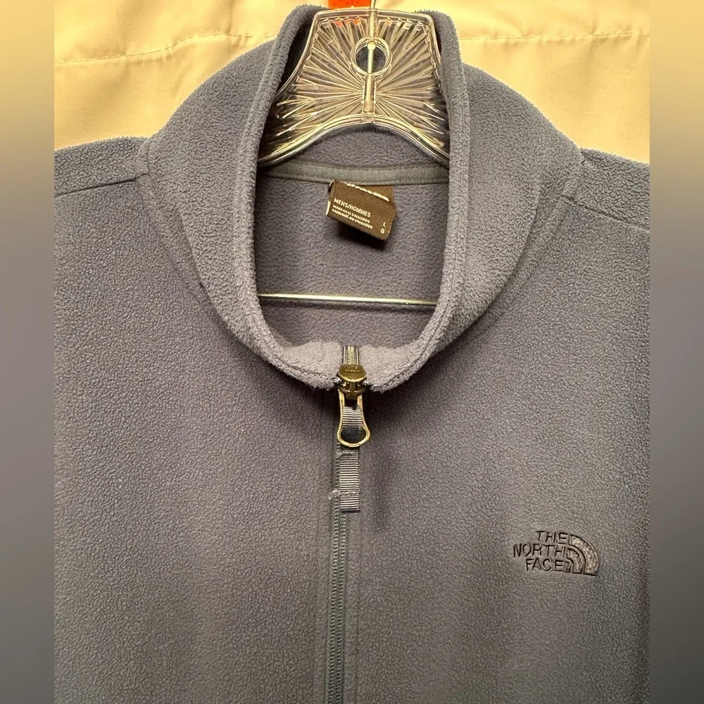 The North Face logo men’s hem