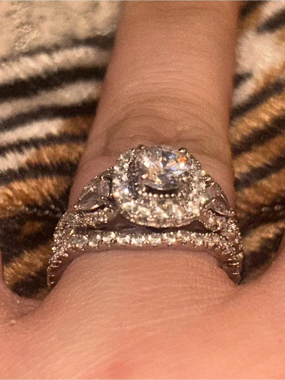 N/A elegant halo