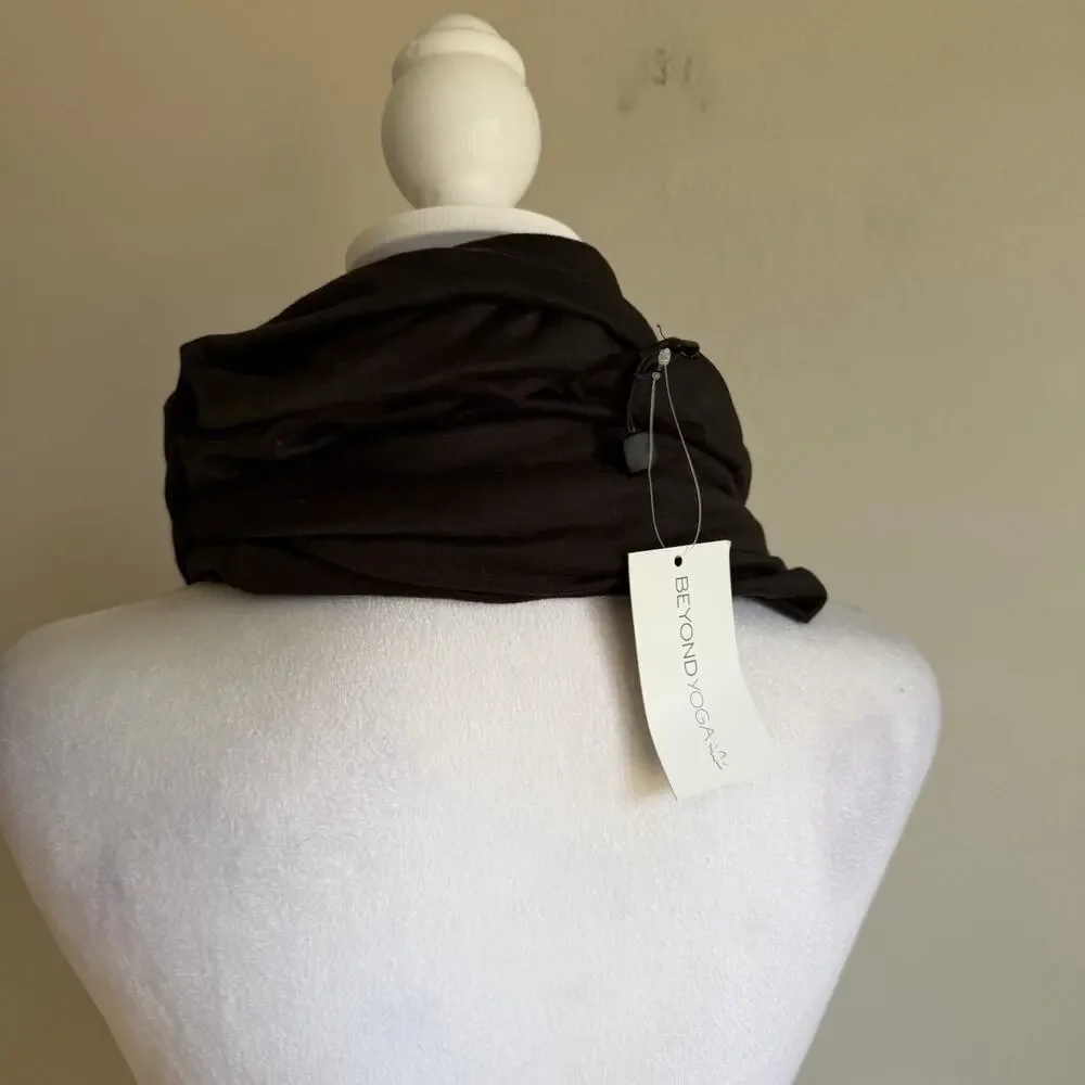NWT Beyond Yoga Black Pocket Infinity Scarf Hidden Zipper Pocket Yoga Workout