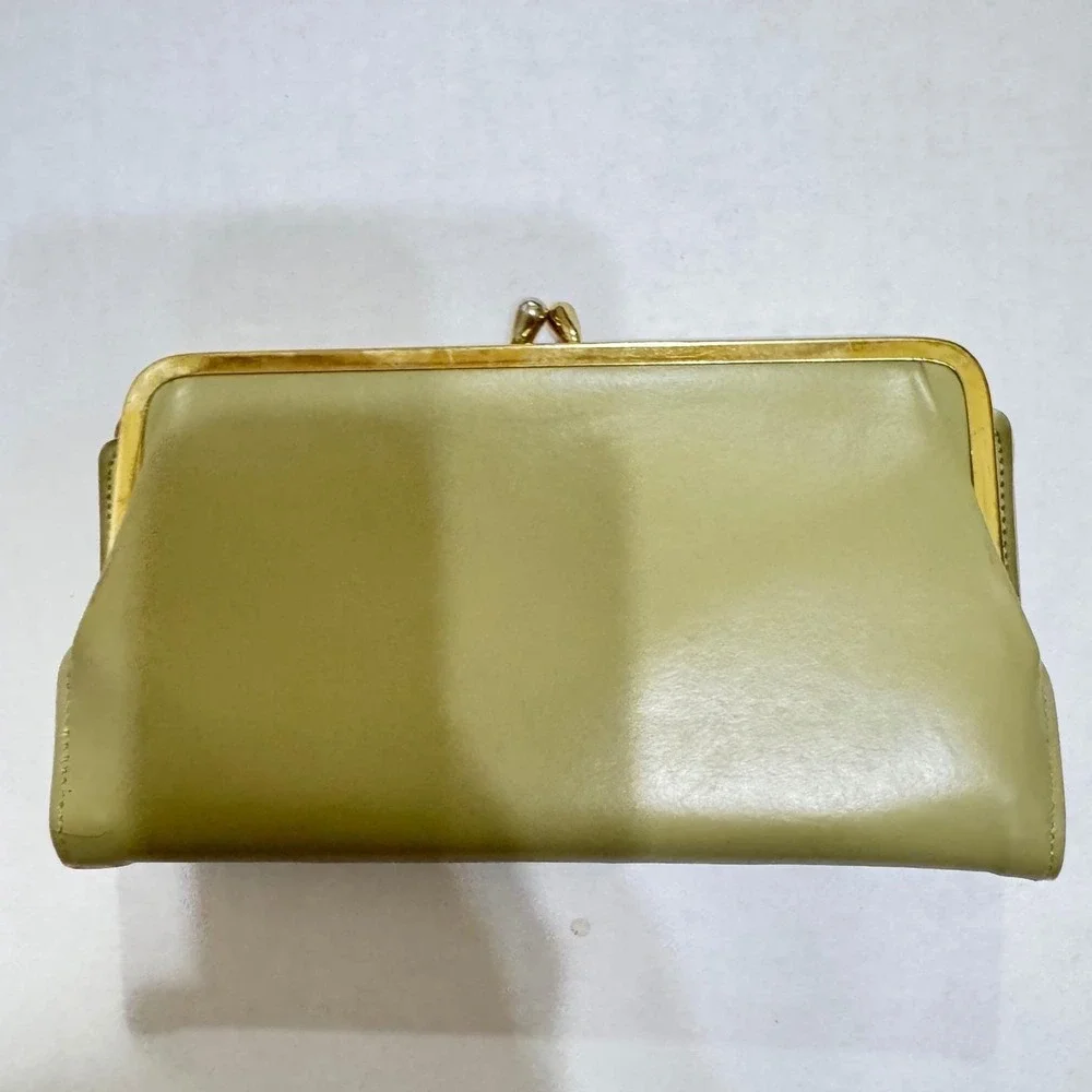 Unbranded vintage clutch