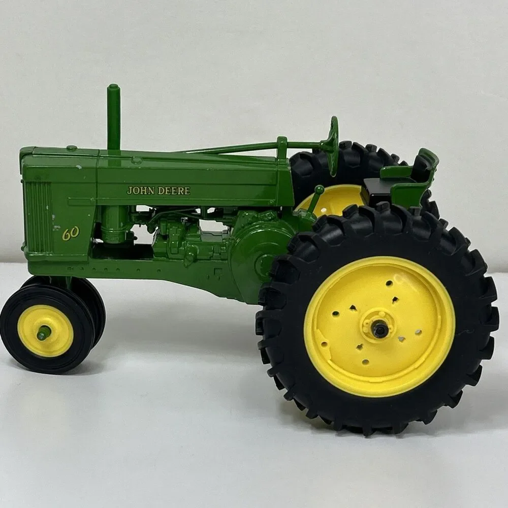 ERTL John Deere Model 60 Tractor 1/16 Die Cast Farm Toy #15189 Green