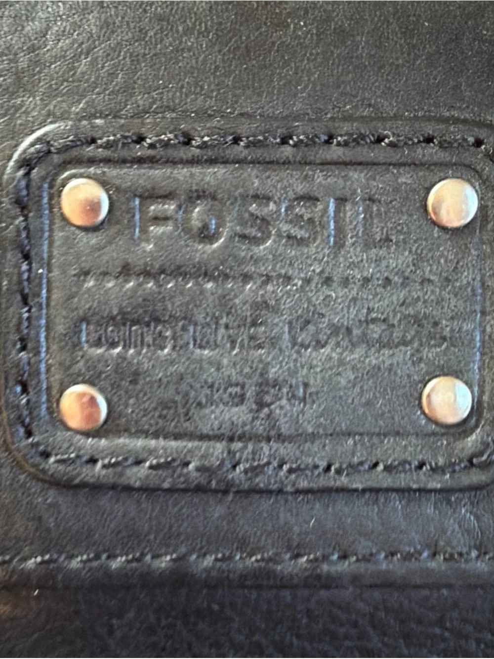 Fossil compact leather