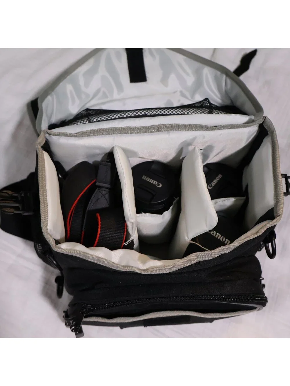 Canon DSLR SL1 Camera with 3 Lenses, Batteries and Bags - Excellent!