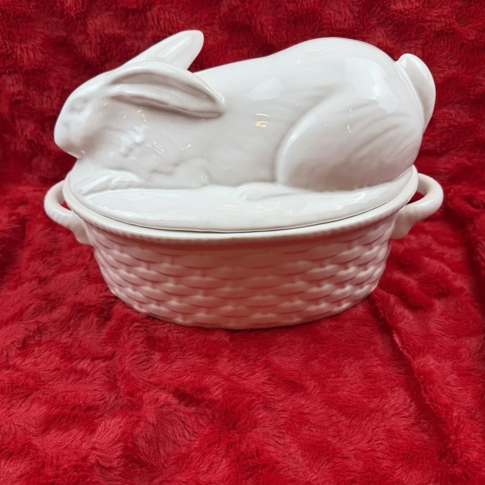 Bordallo Pinheiro White Rabbit Tureen Basketweave Ceramic Serving Dish Portugal