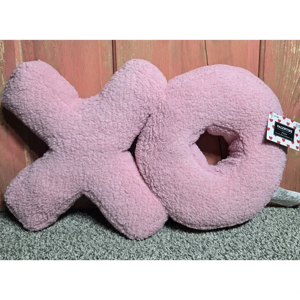 NEW‎ with Tags XOXO Pink Pillow Decorative Valentine Love 20x12