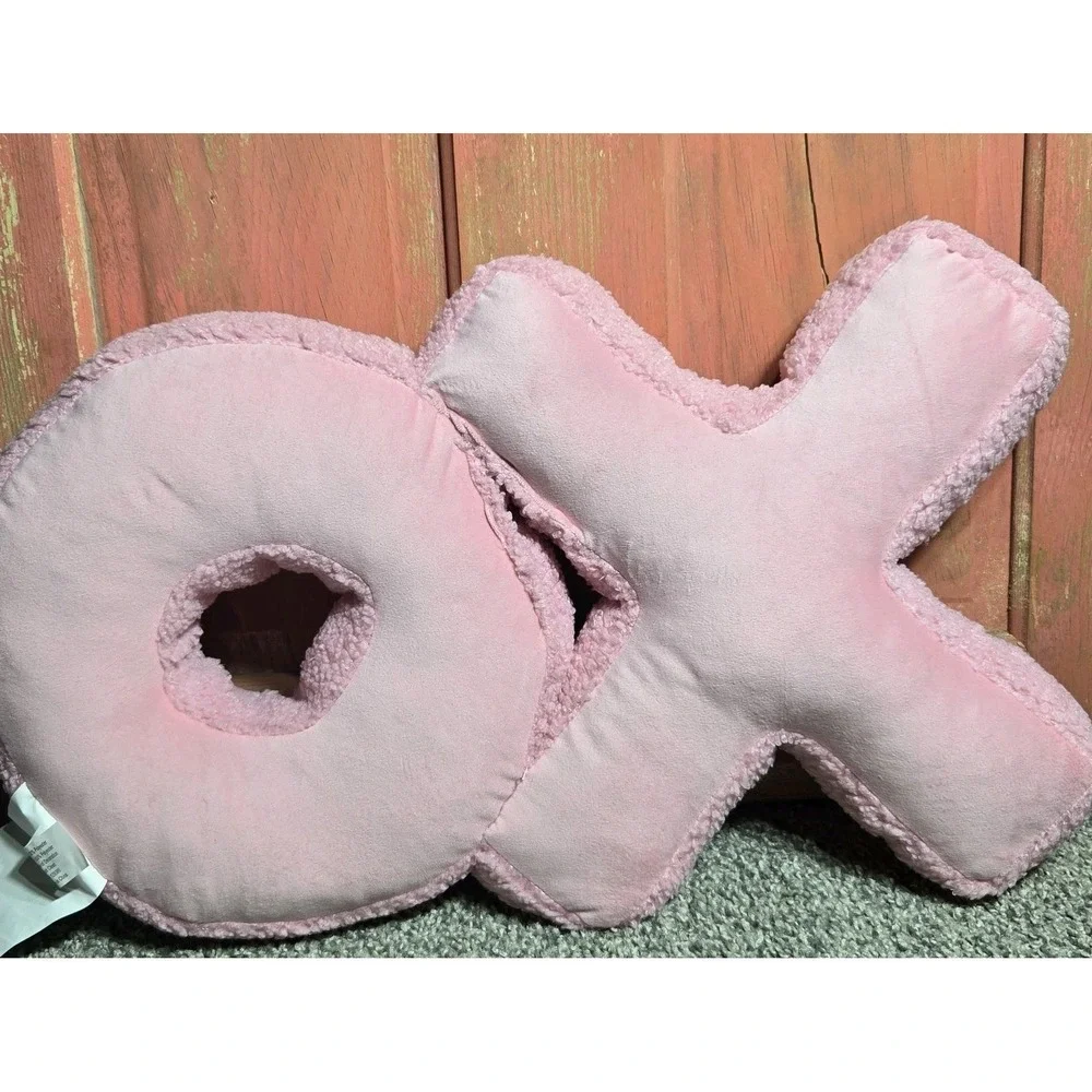 NEW‎ with Tags XOXO Pink Pillow Decorative Valentine Love 20x12