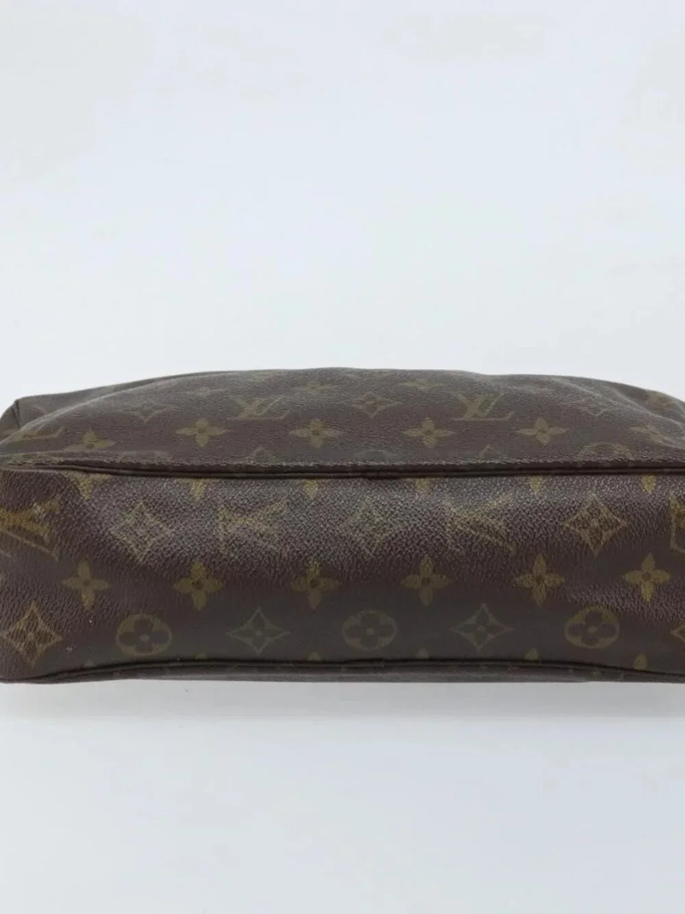 Louis Vuitton outside	surface：out off