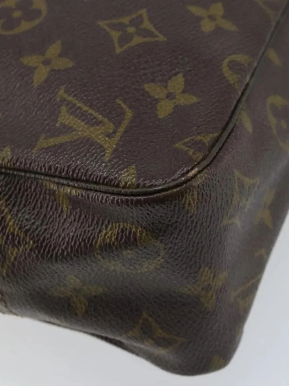 Louis Vuitton in	france will zipper