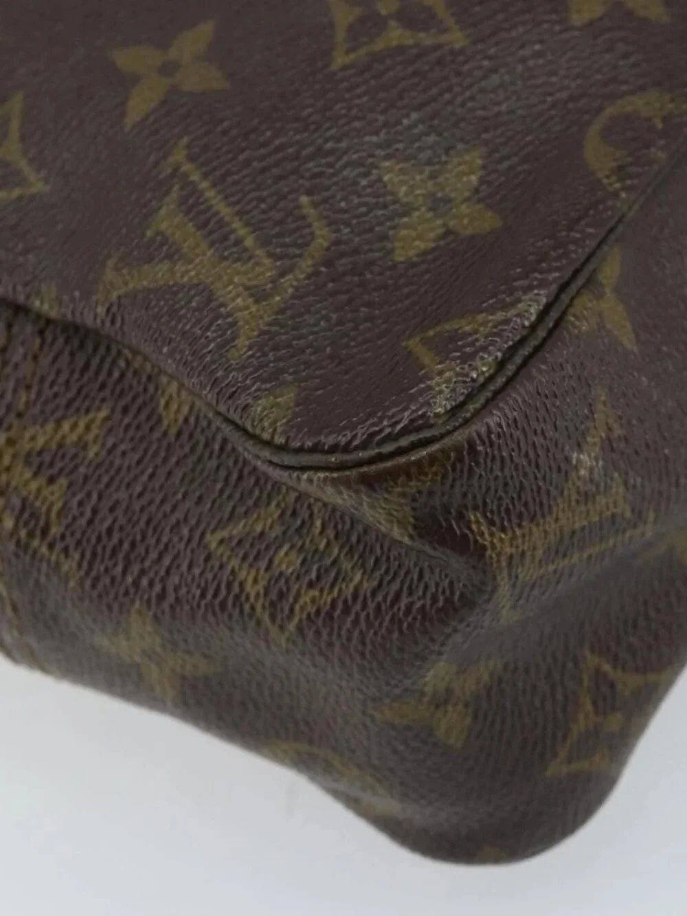 Louis Vuitton old fittings：scratches keeping