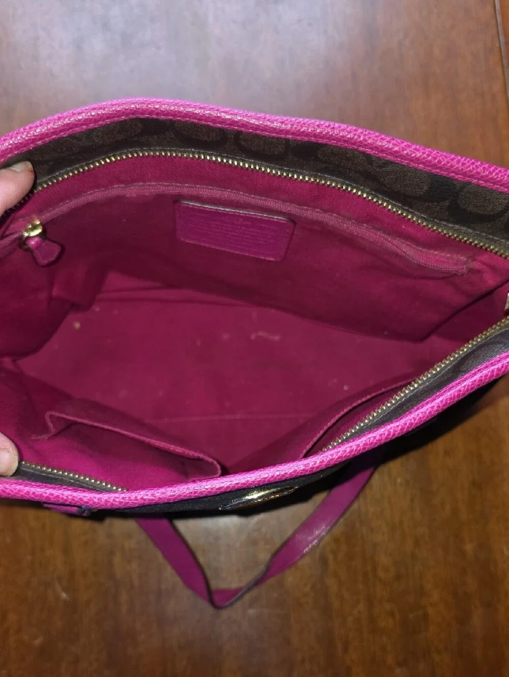 Coach tote signature