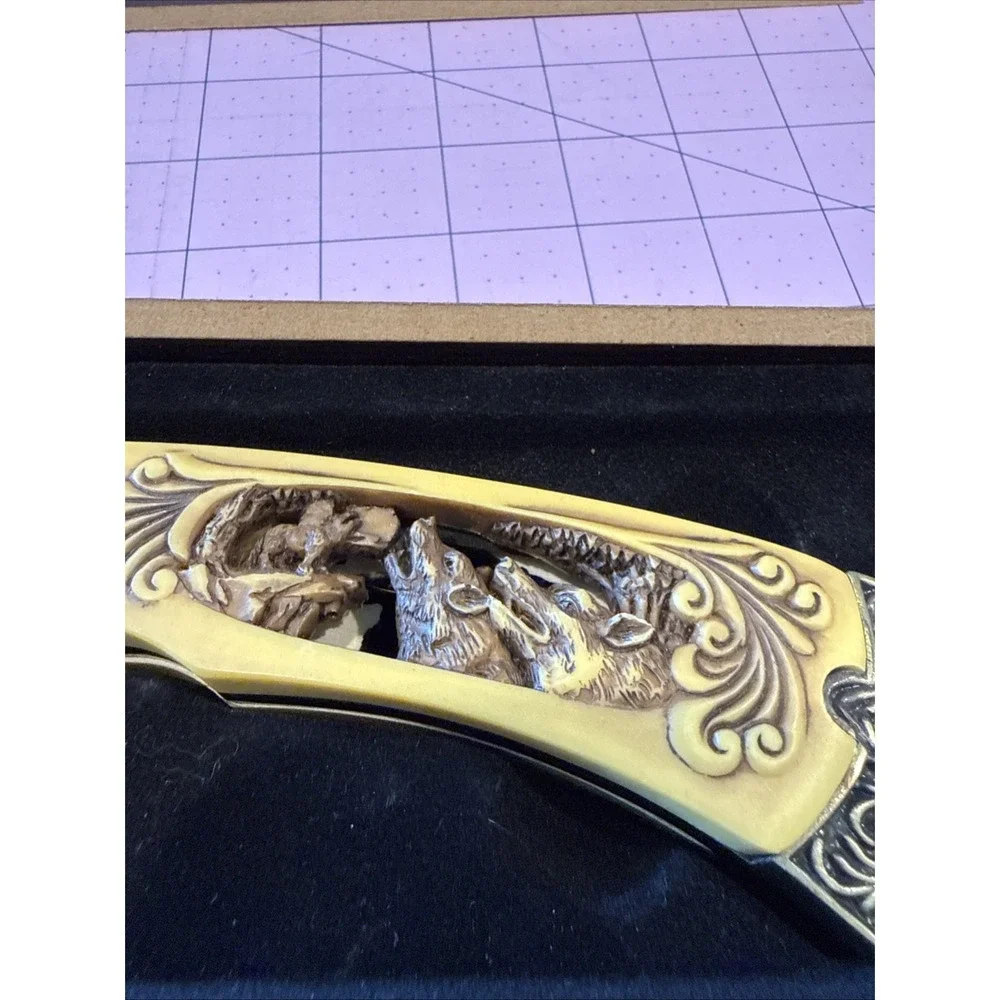 Wolf‎ Carved Handle Collectible Knife In Original Box