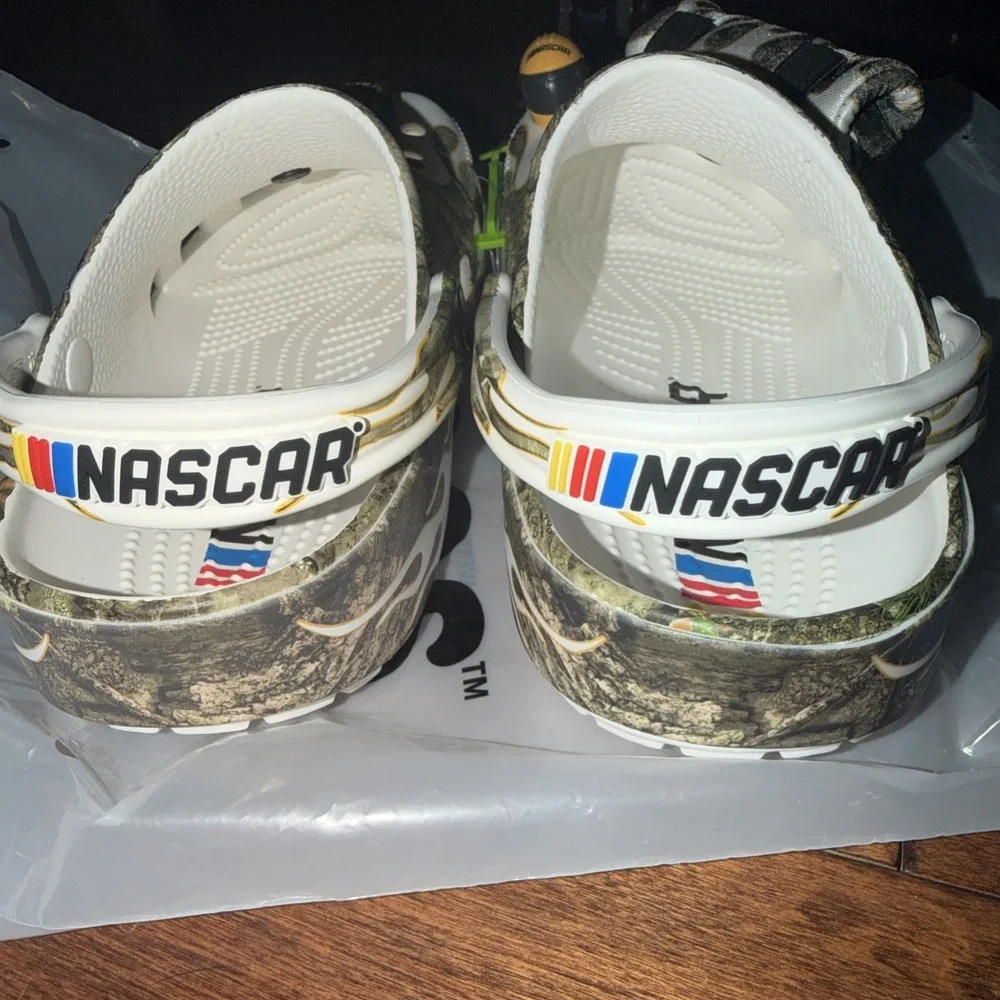 NEW‎ CROCS X Nascar Realtree Camo Classic Clog w Jibbitz Men's 8 Women's 10 NWT