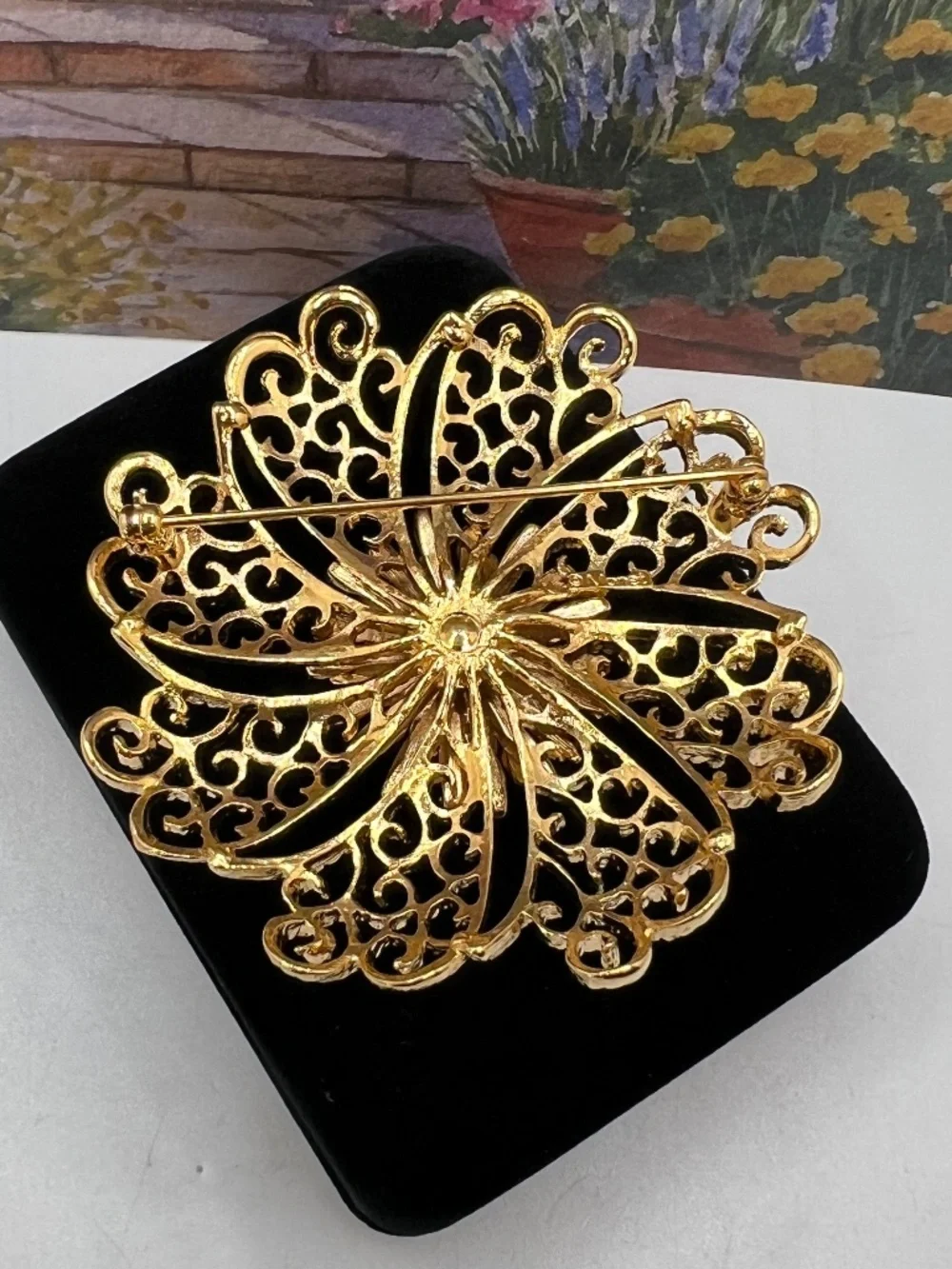Monet center pin