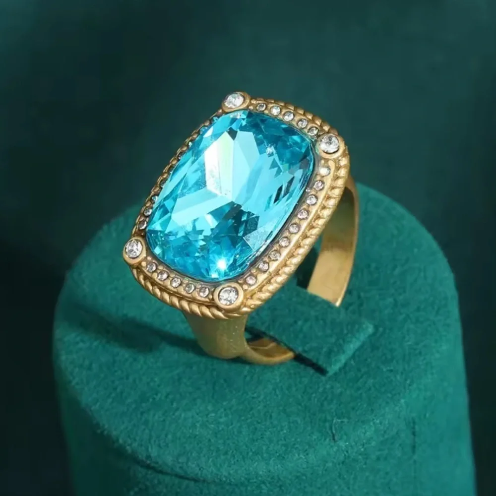 Antique Couture Exquisite Royal Blue Topaz 18K Gold Brass Ring