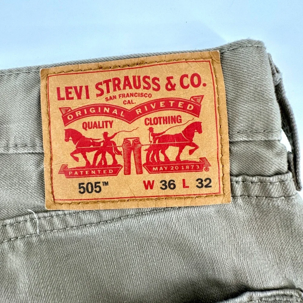 Levis color lightly