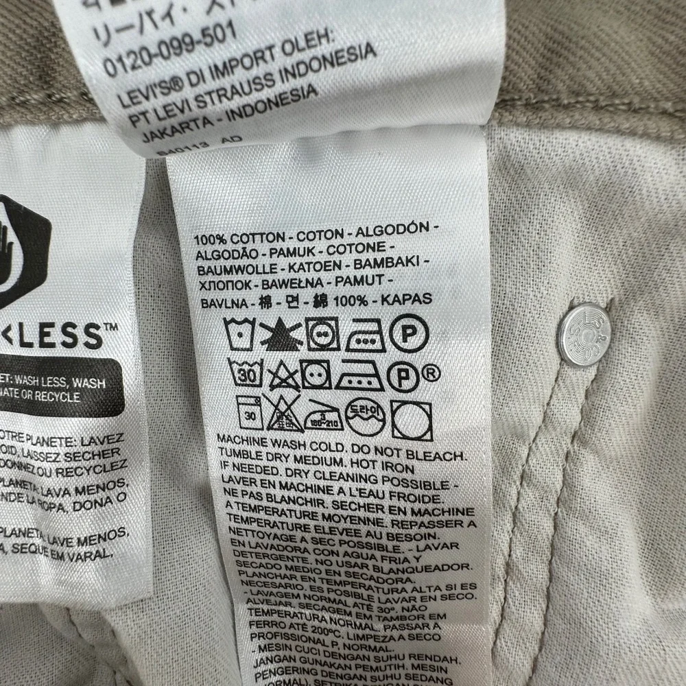 Levis color lightly