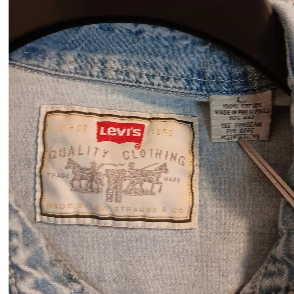 Levis large devices shirt