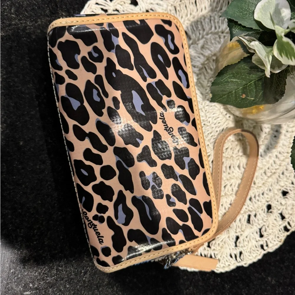 Consuela glossy patent
