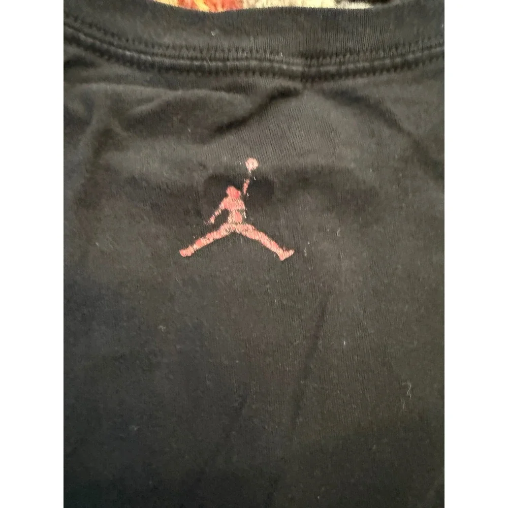 Jordan shirt red hem
