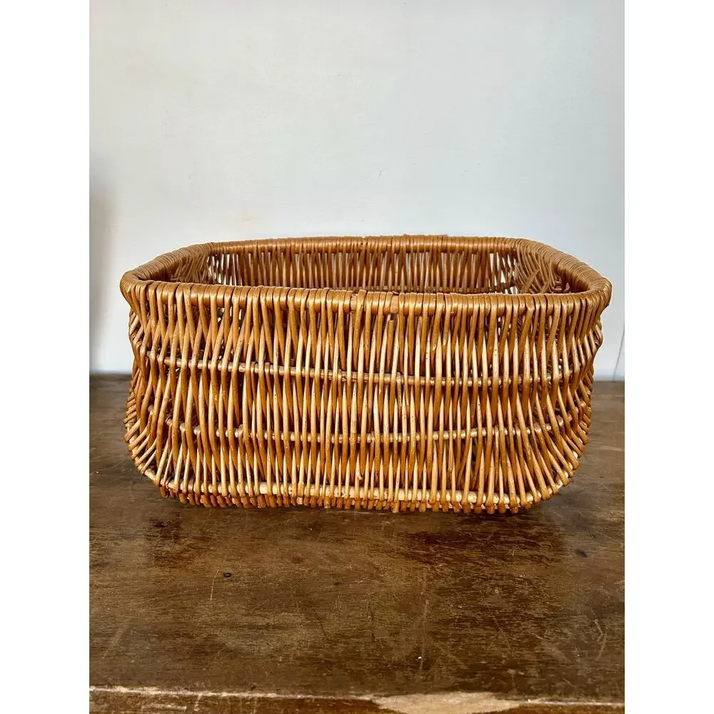 Vintage buttocks basket