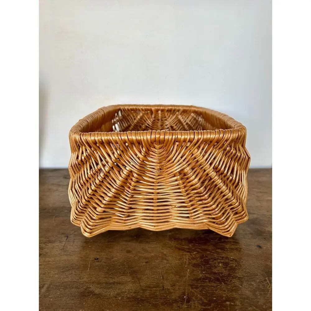 Vintage buttocks basket