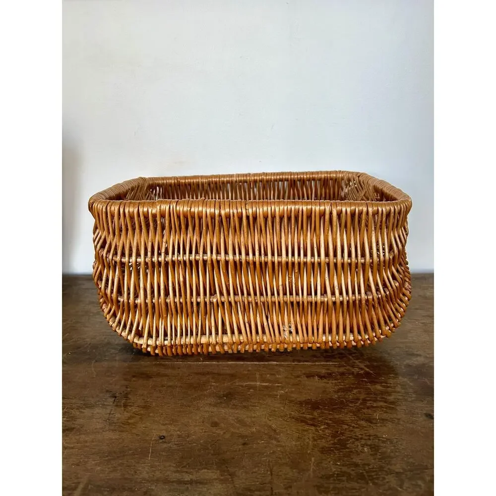 Vintage buttocks basket